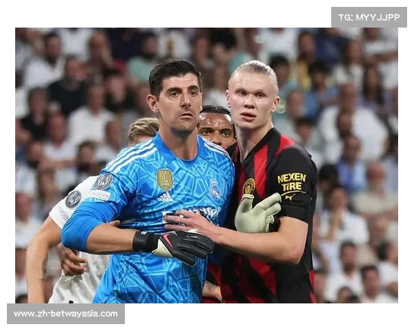 库尔图瓦意外传球引发德布劳内精彩反击时刻的意外惊喜